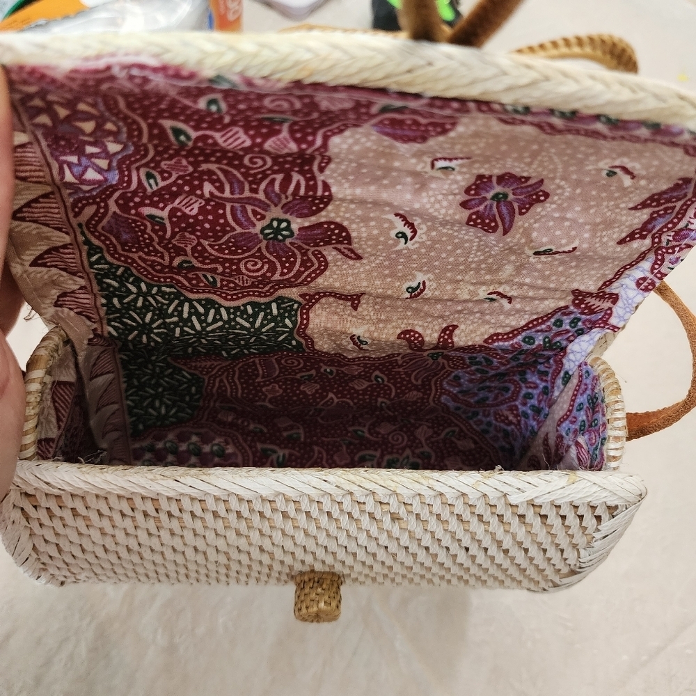 Rattan Bag HandWoven Ratton Tan and White Bag - Picture 6 of 10